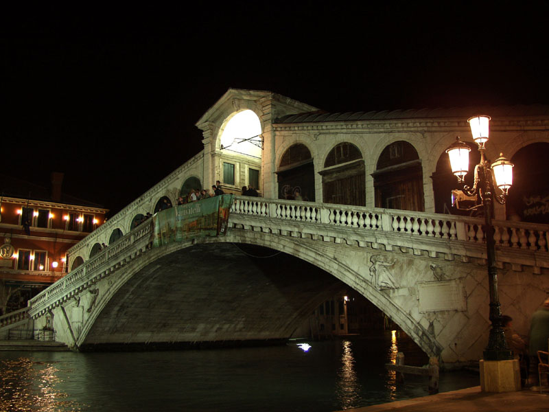 Rialto Bridge by night